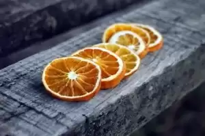 Πώς αποξηραίνουμε φέτες πορτοκαλιού και πώς μπορούμε να τις χρησιμοποιήσουμε